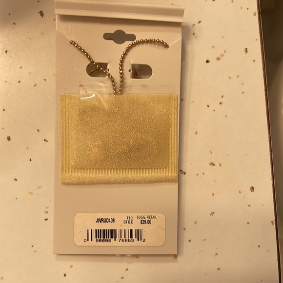 Vintage but still in its original package necklace & matching earrings set - Picture 8 of 8